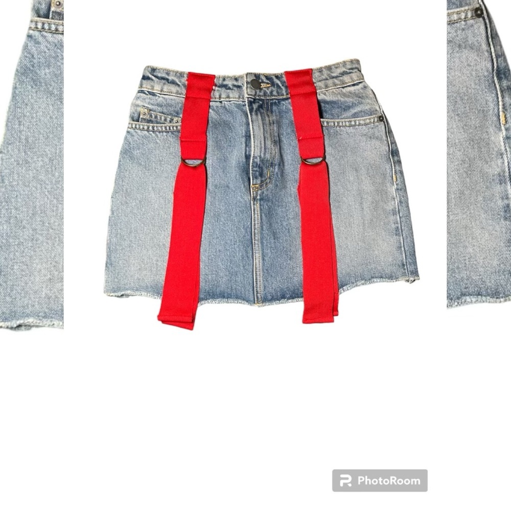 Y2k mini skirt in size 27​